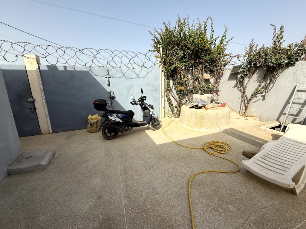 Entrée principal pour garer une voiture